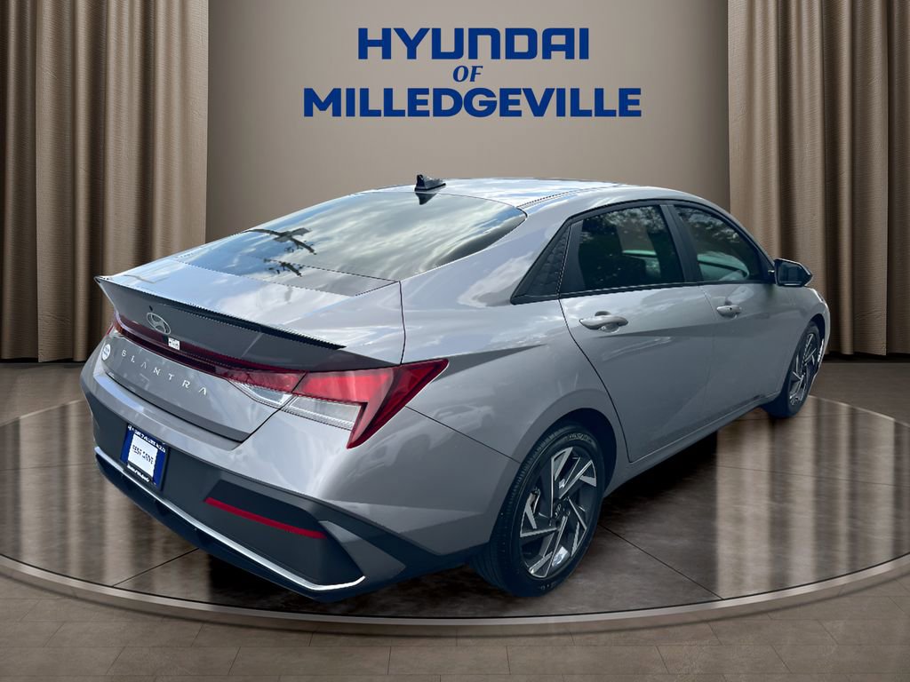 Used 2025 Hyundai Elantra Sport image 6