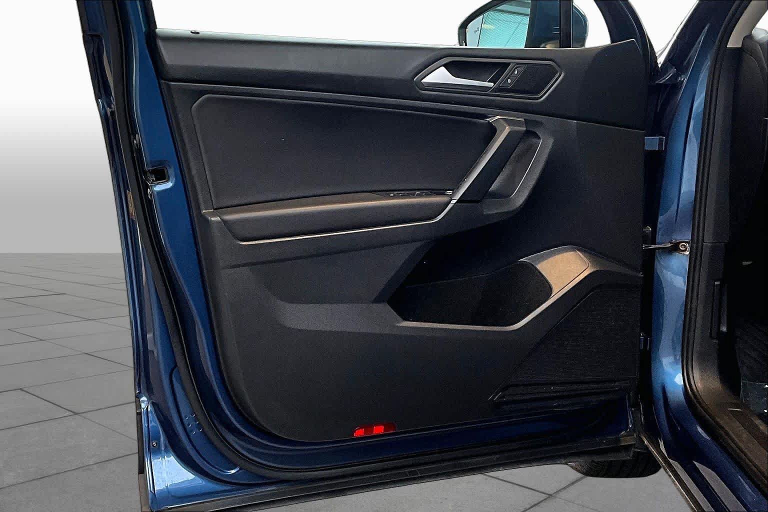 Used 2019 Volkswagen Tiguan SE w/ Panoramic Sunroof Package FWD image 21