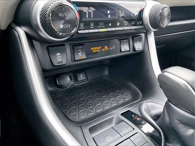 Used 2022 Toyota RAV4 XLE Premium image 28