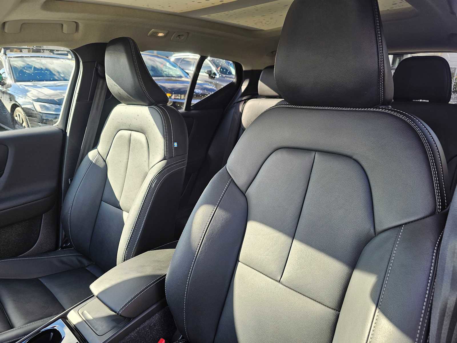 Certified 2025 Volvo XC40 B5 Plus w/ Climate Package image 23