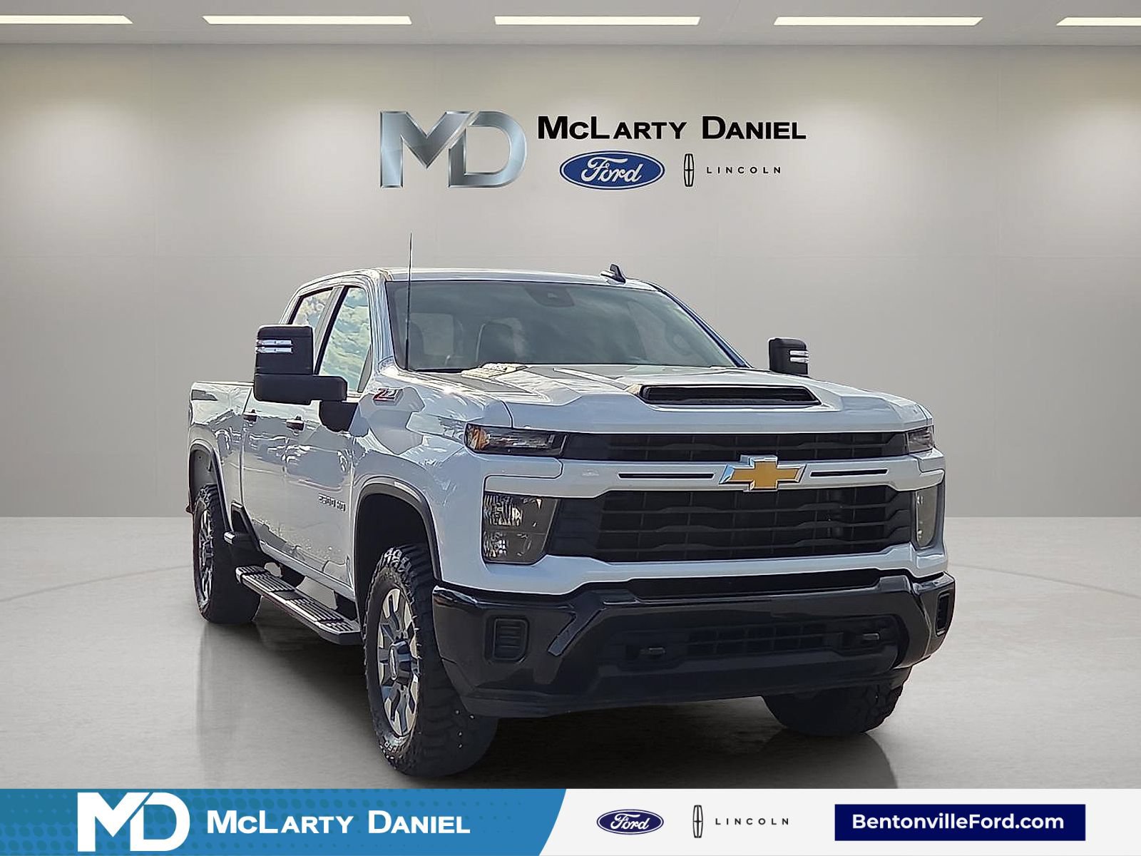 Used 2024 Chevrolet Silverado 2500 Custom w/ Custom Convenience Package AWD/4WD image 1