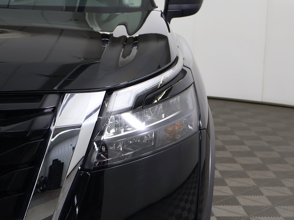 Used 2024 Nissan Pathfinder S image 13