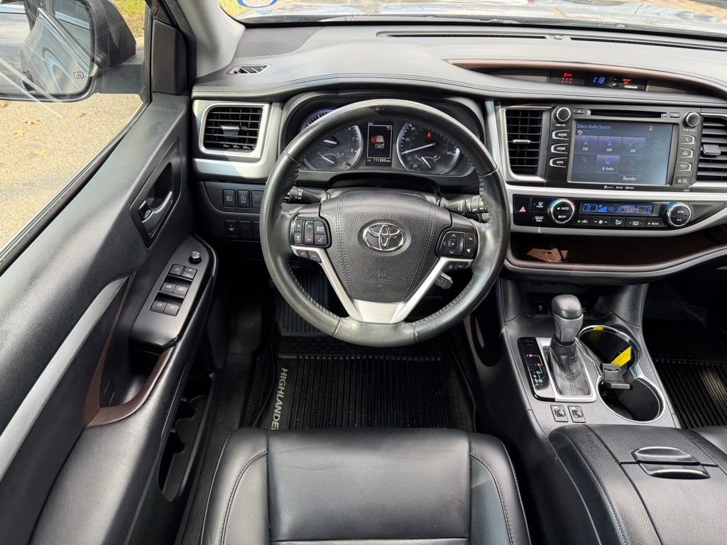 Used 2019 Toyota Highlander XLE image 17