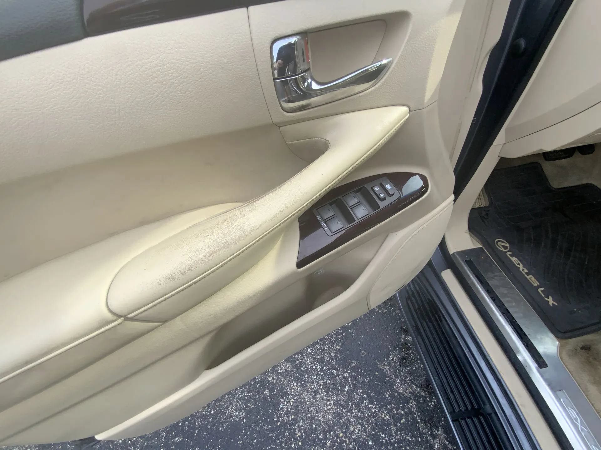 Used 2013 Lexus LX 570 4WD w/ Luxury Pkg image 15