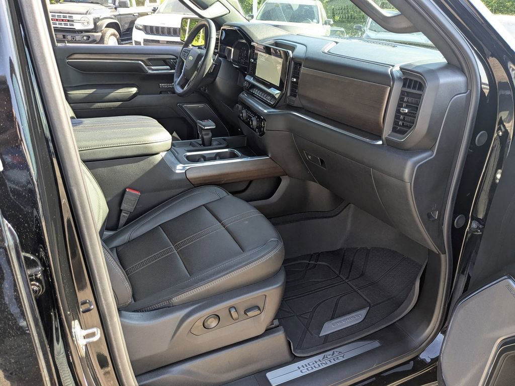 Used 2024 Chevrolet Silverado 1500 High Country w/ Technology Package AWD/4WD image 41