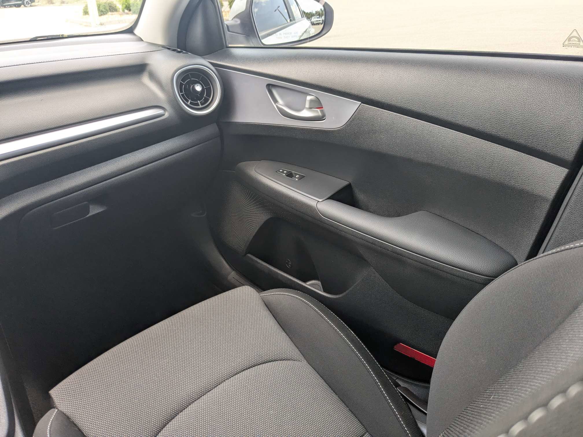 Certified 2022 Kia Forte LXS w/ LXS Technology Package FWD image 17