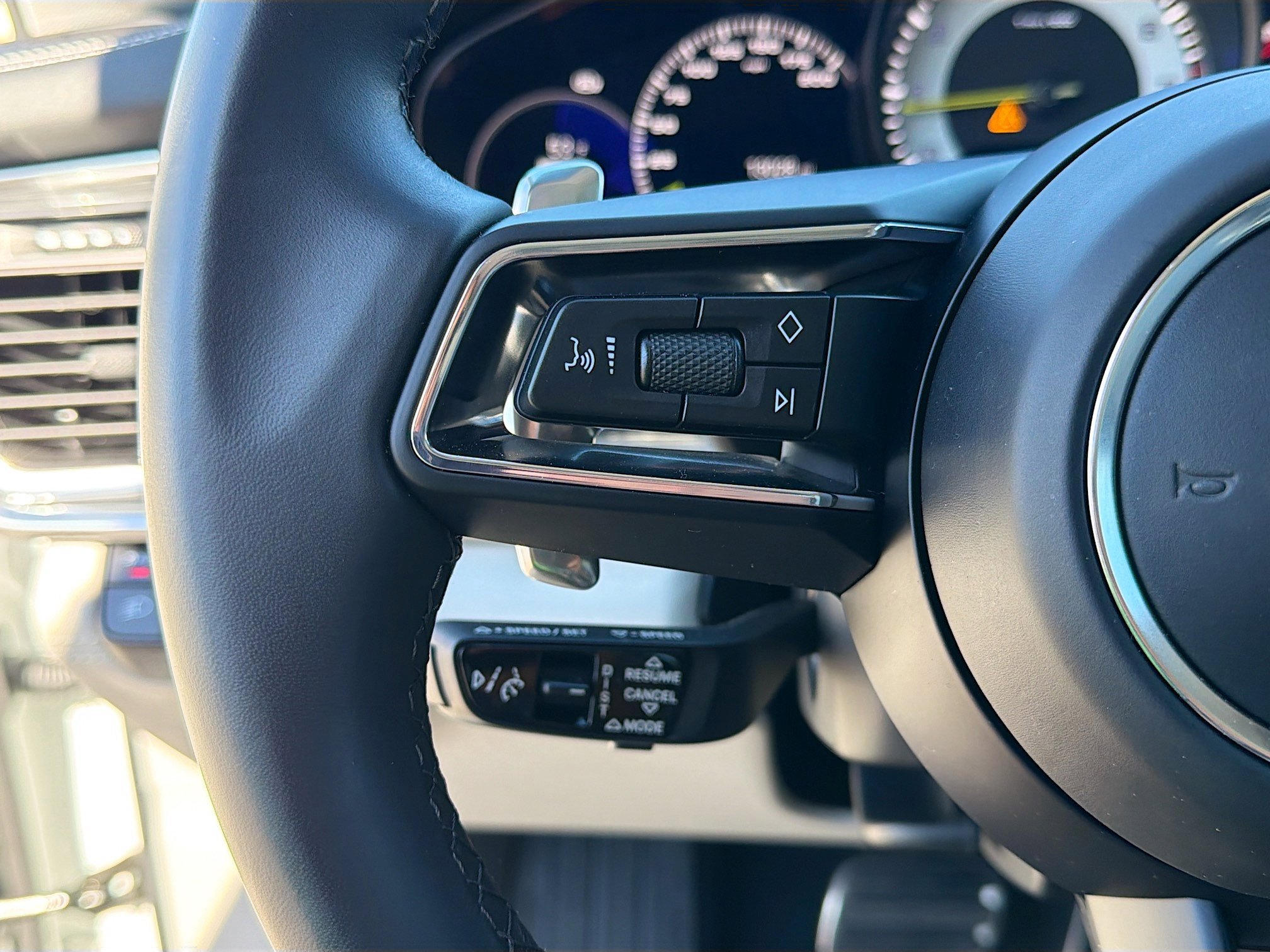 Used 2023 Porsche Panamera 4S w/ Premium Package image 36