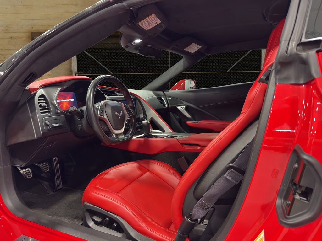 Used 2015 Chevrolet Corvette Z06 w/ 3LZ Preferred Equipment Group image 4