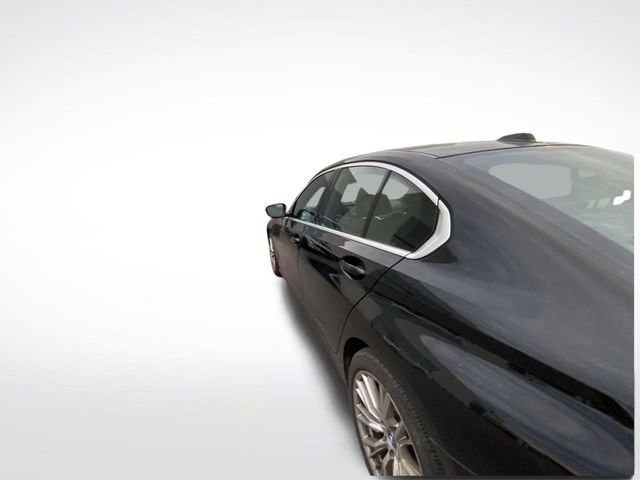 Used 2024 BMW 330e image 6