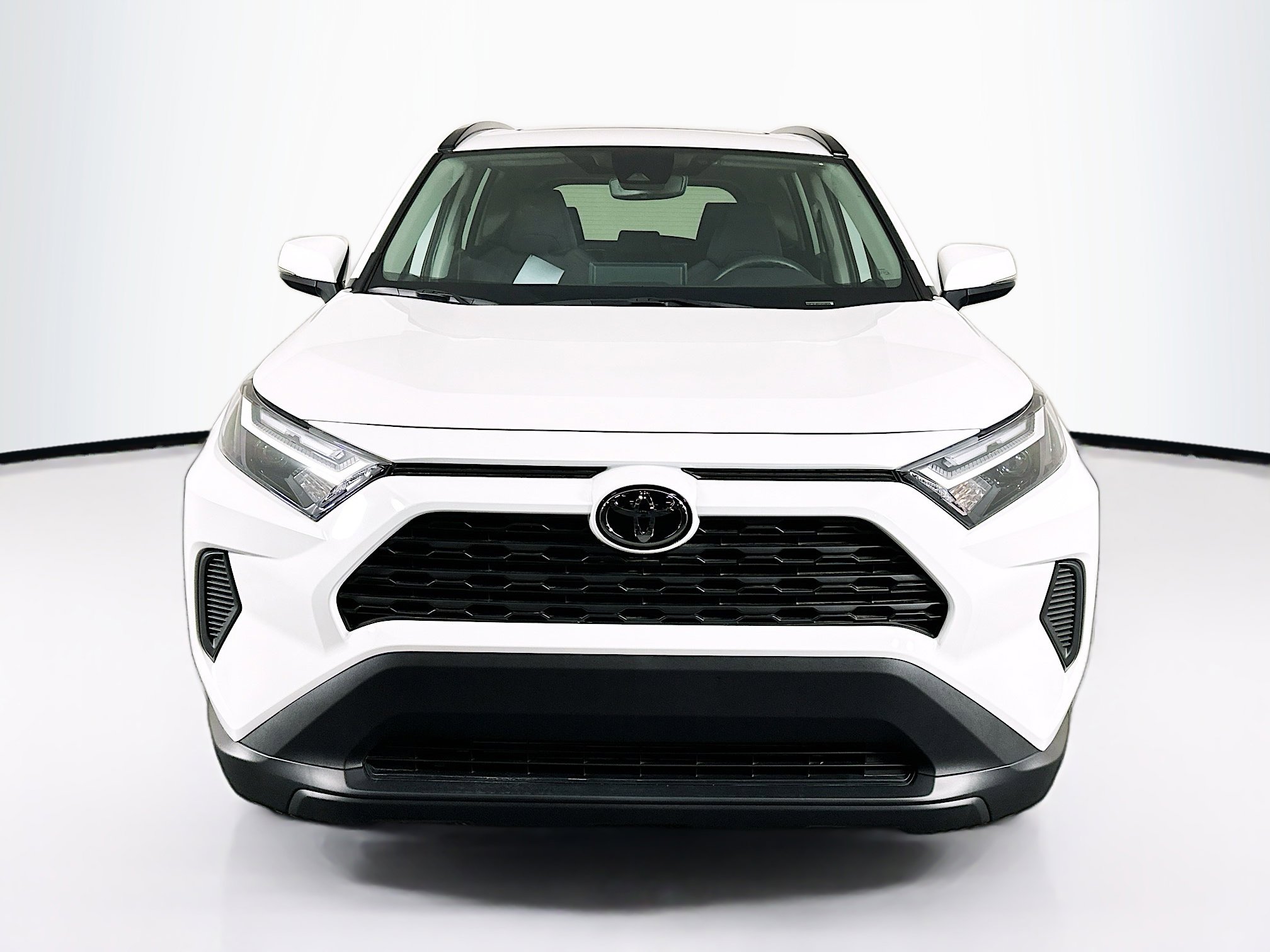 Used 2025 Toyota RAV4 XLE w/ Convenience Package FWD image 2