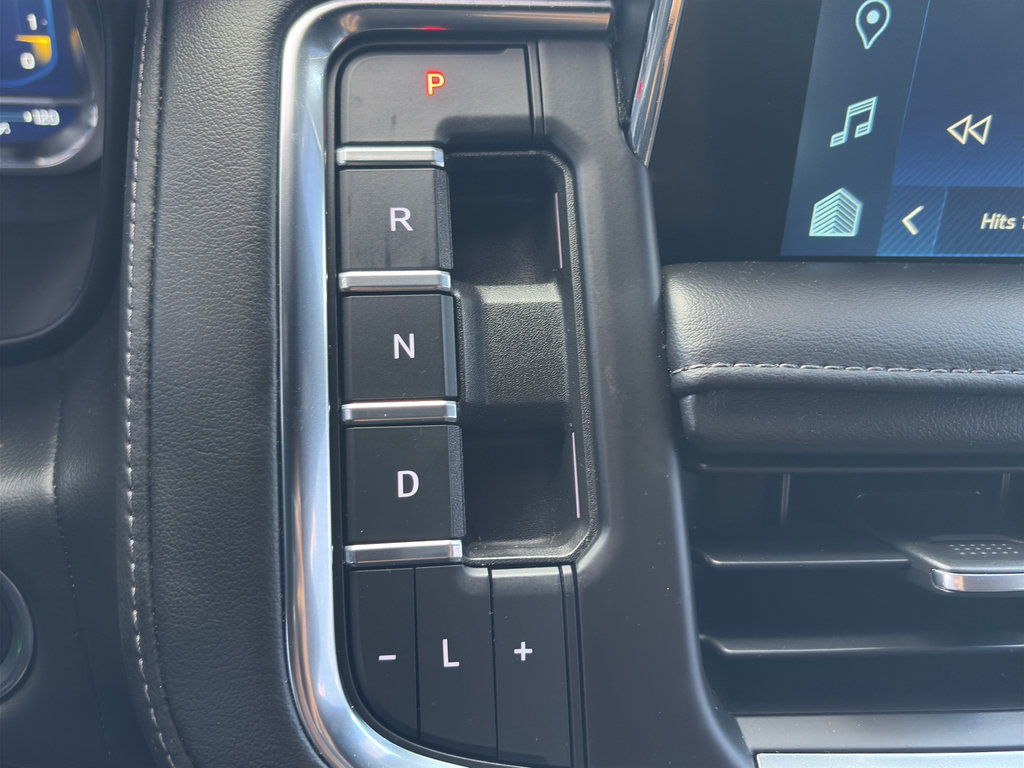 Used 2023 Chevrolet Tahoe Z71 w/ Luxury Package AWD/4WD image 30