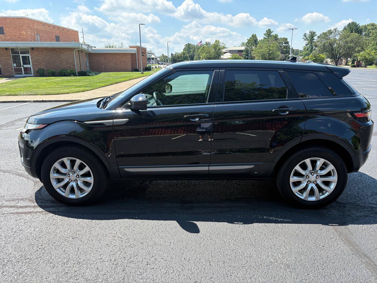 Used 2016 Land Rover Range Rover Evoque SE AWD/4WD image 4