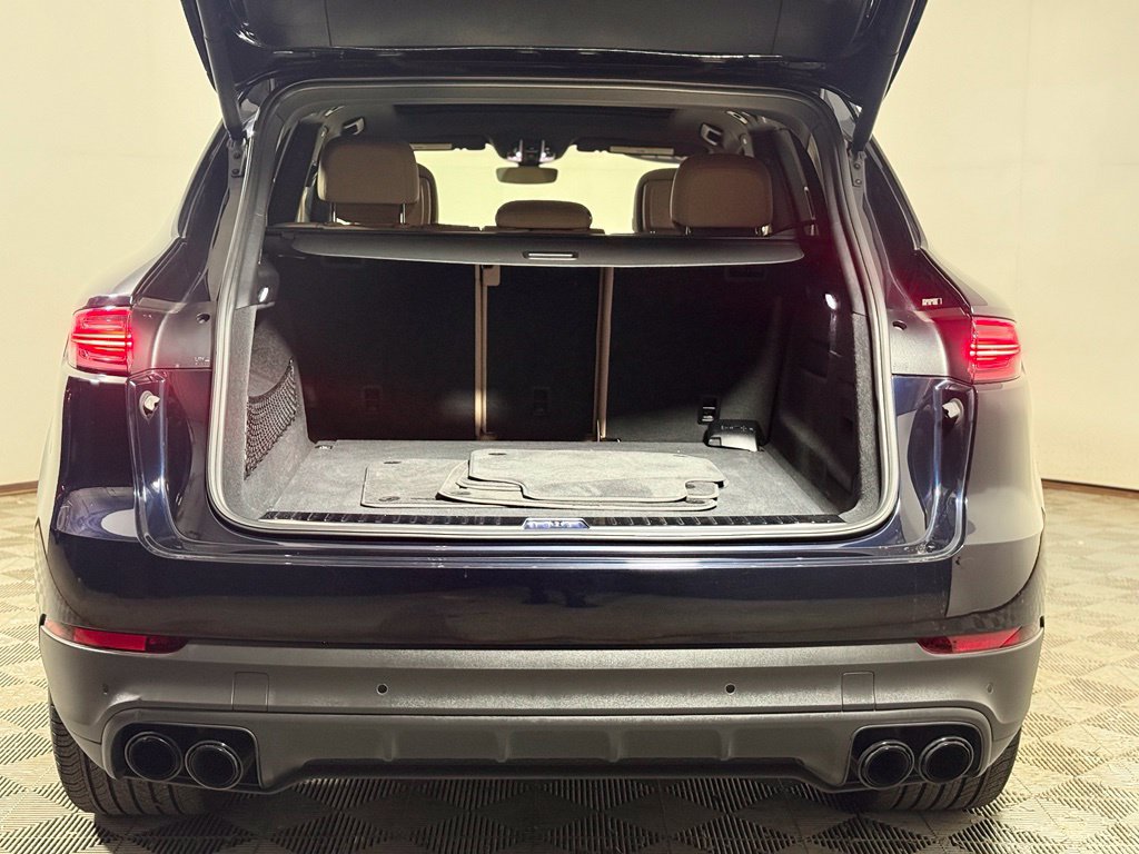 Used 2022 Porsche Cayenne Platinum Edition AWD/4WD image 6