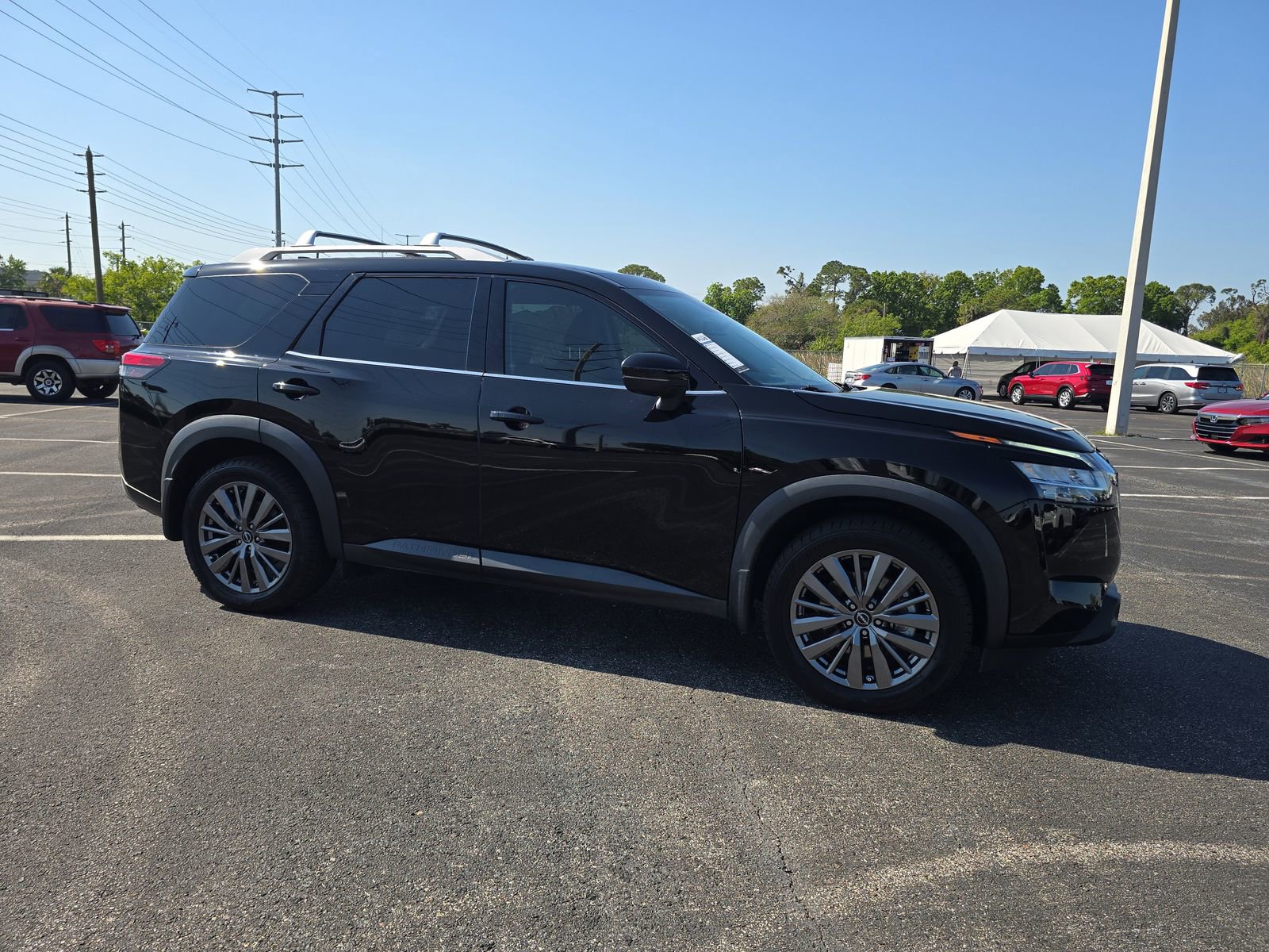 Used 2024 Nissan Pathfinder SL w/ SL Premium Package image 2