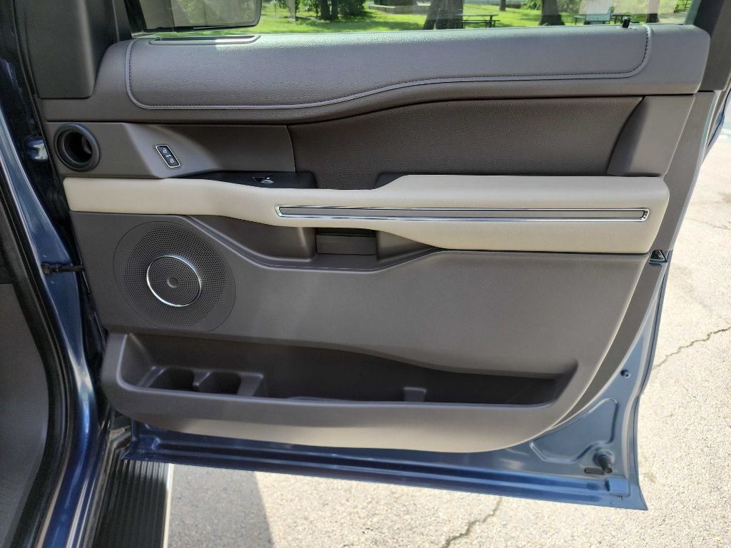 Used 2019 Ford Expedition XLT w/ Equipment Group 202A RWD image 40