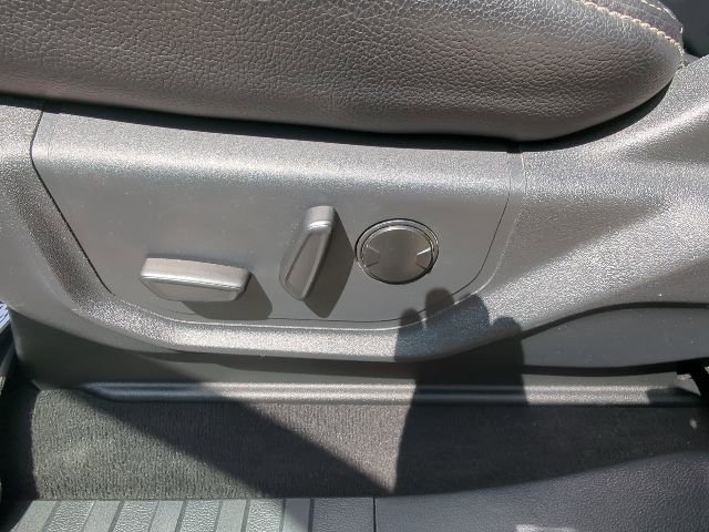 Used 2022 Ford F250 Lariat w/ Lariat Value Package AWD/4WD image 11