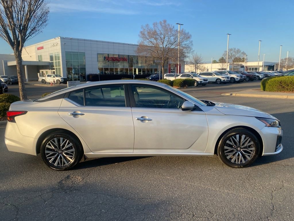 Used 2023 Nissan Altima 2.5 SV image 8