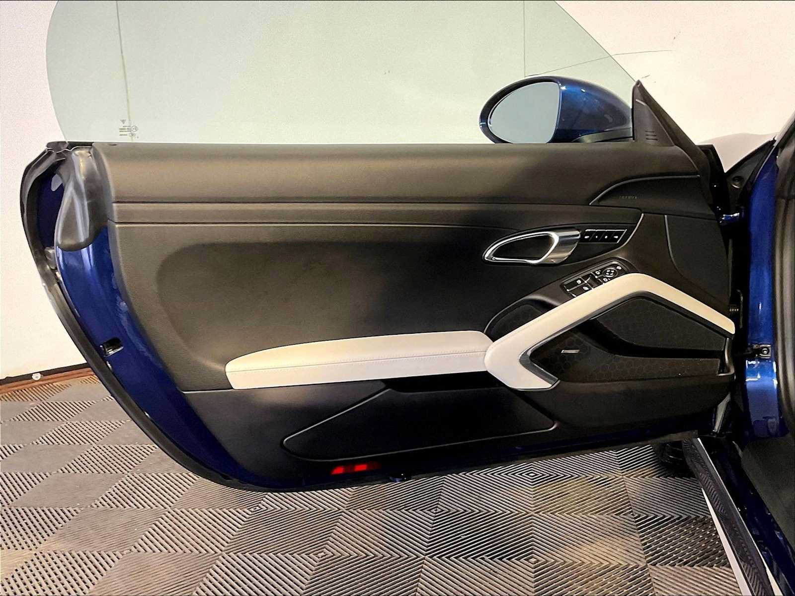 Certified 2022 Porsche 718 Boxster RWD image 25