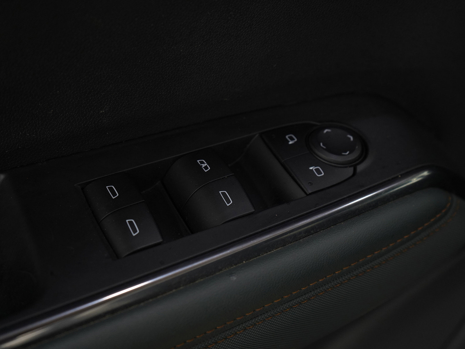 Used 2025 GMC Acadia AT4 AWD/4WD image 23