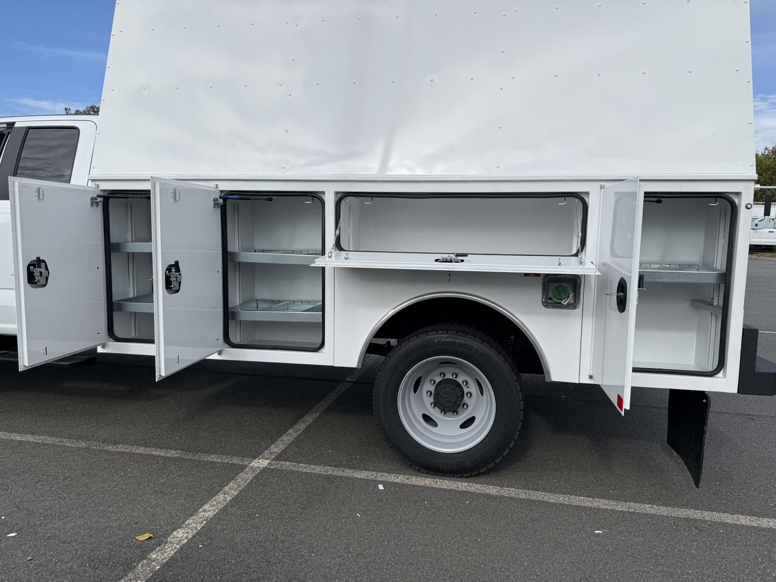 New 2026 Ford F550 4x4 Supercab Super Duty image 11