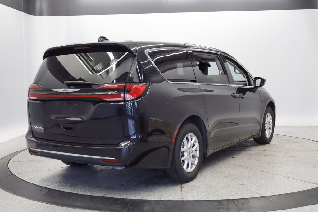 Certified 2023 Chrysler Pacifica Touring-L FWD image 6