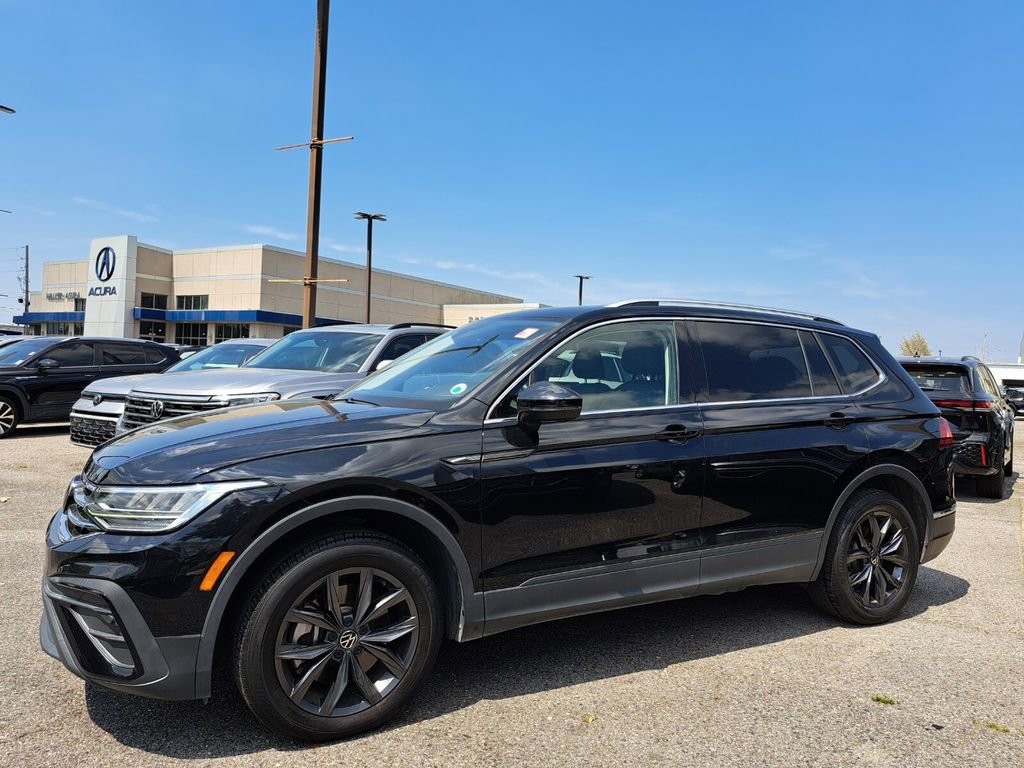 Used 2023 Volkswagen Tiguan SE w/ Panoramic Sunroof Package image 10