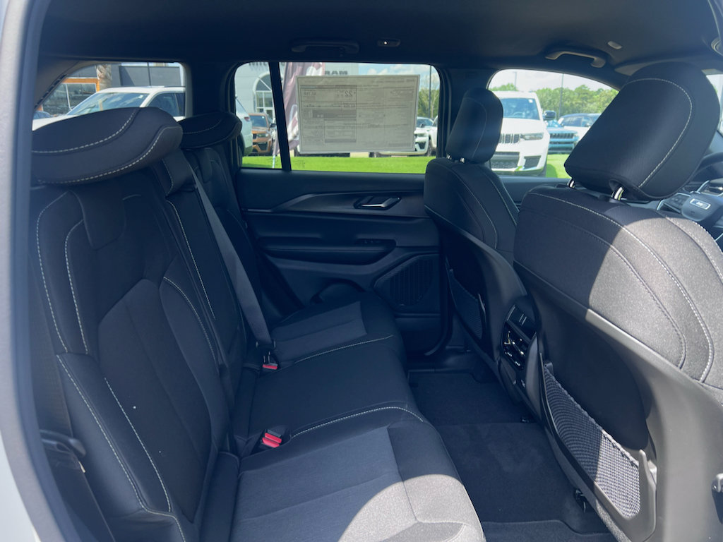 New 2026 Jeep Grand Cherokee 2WD image 12
