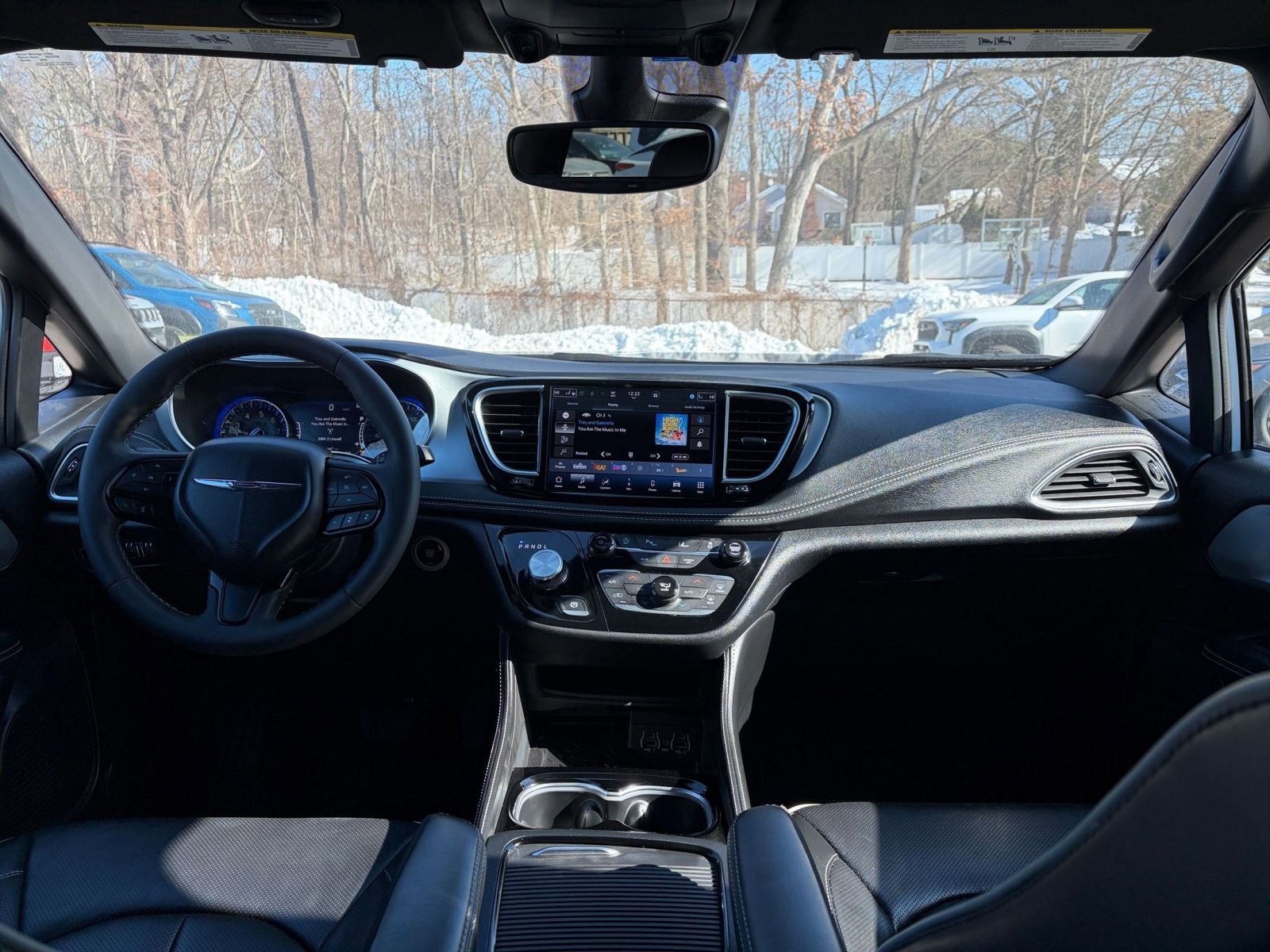 Used 2025 Chrysler Pacifica Limited image 36