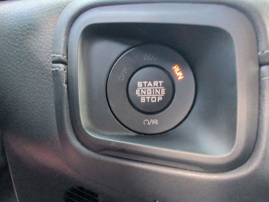 Used 2025 Jeep Wrangler Unlimited Sahara image 29