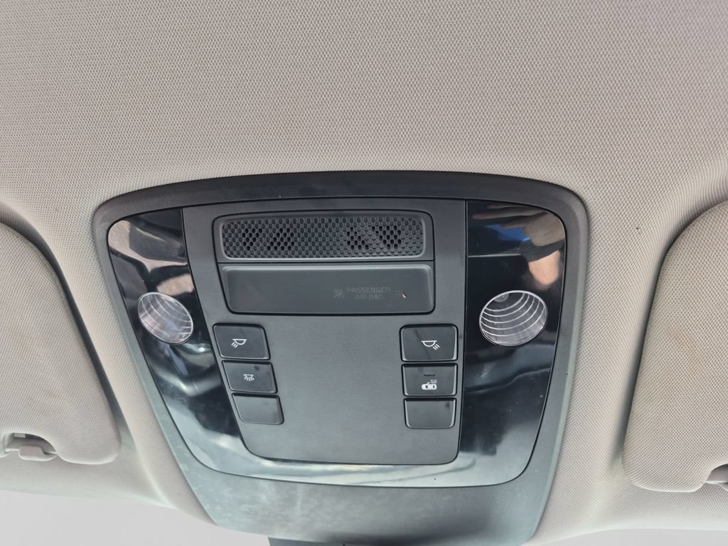 Used 2023 Kia Carnival LX FWD image 34