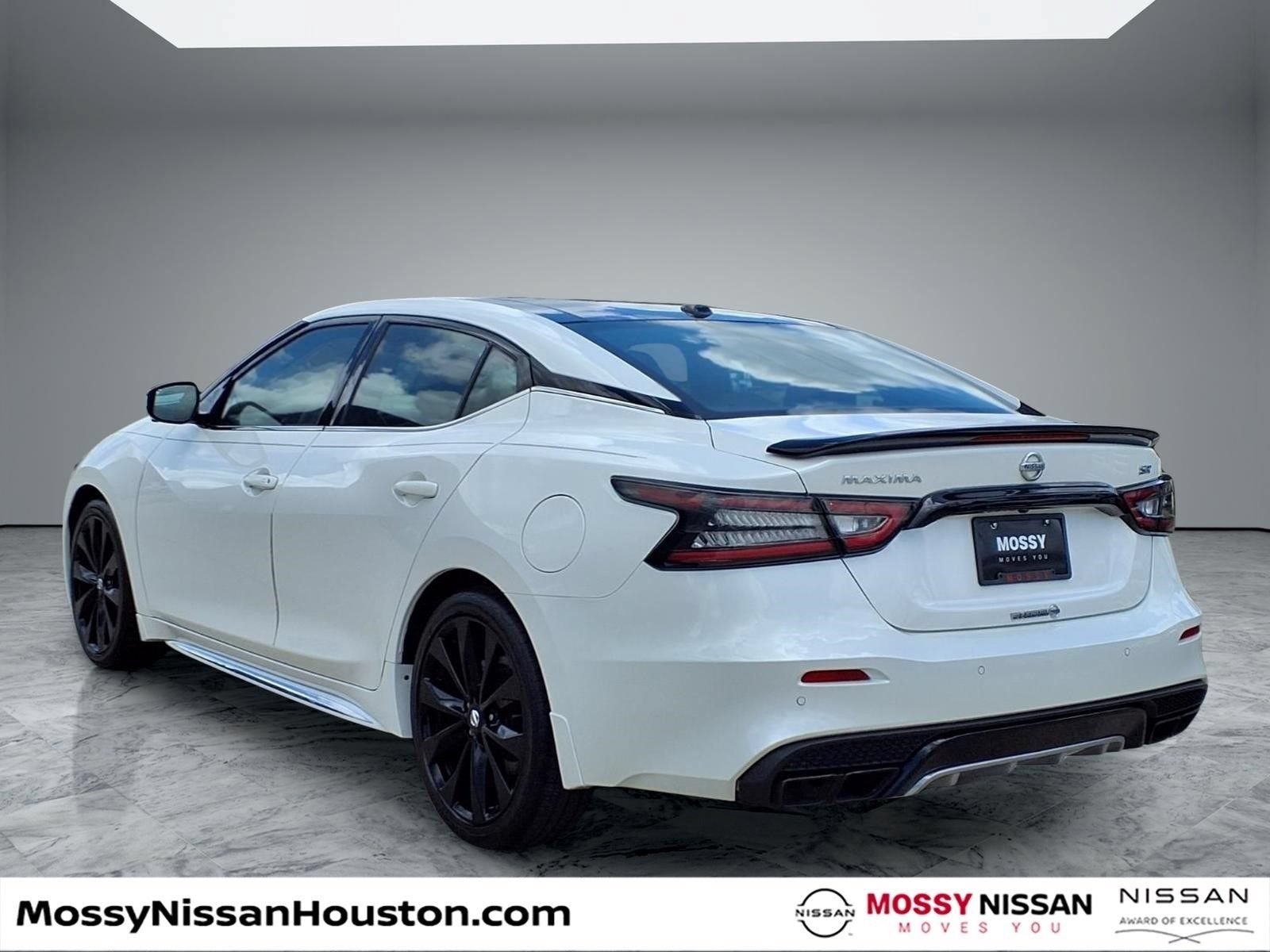Used 2021 Nissan Maxima SR w/ Sport Mat Group FWD image 2