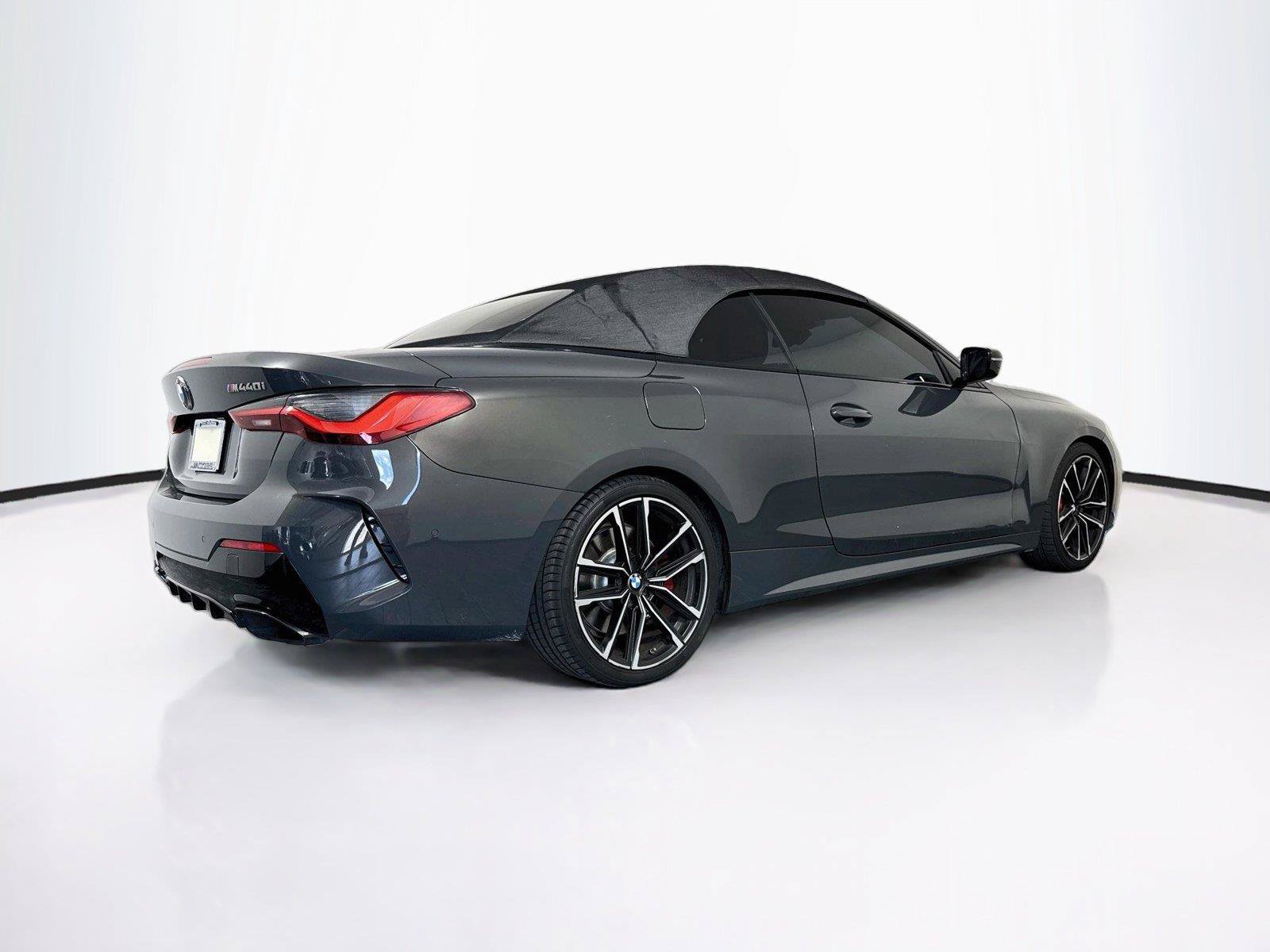 Used 2022 BMW M440i Convertible RWD image 5