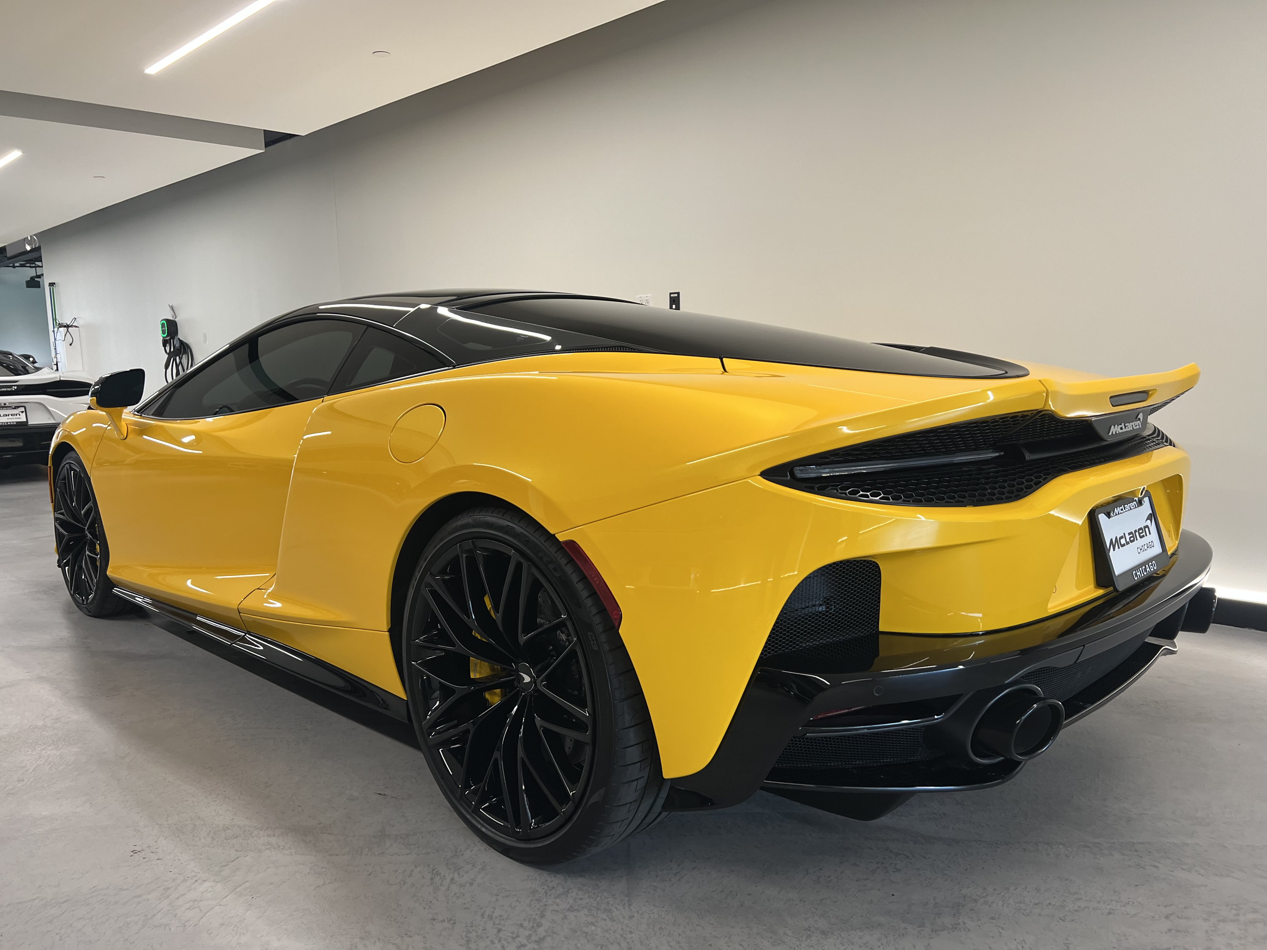 Used 2023 McLaren GT RWD image 7