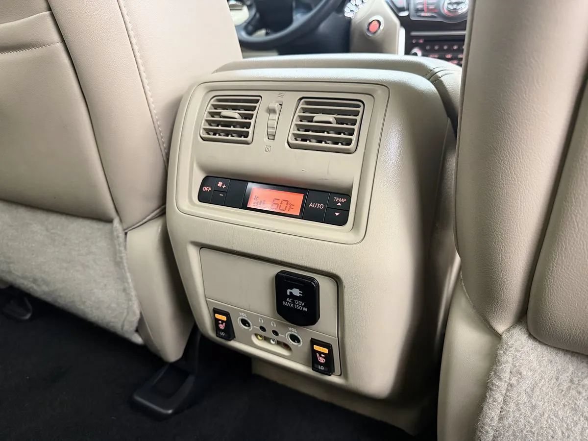 Used 2016 Nissan Pathfinder Platinum w/ Family Entertainment Package FWD image 27