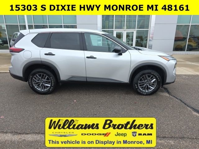 Used 2024 Nissan Rogue S image 4