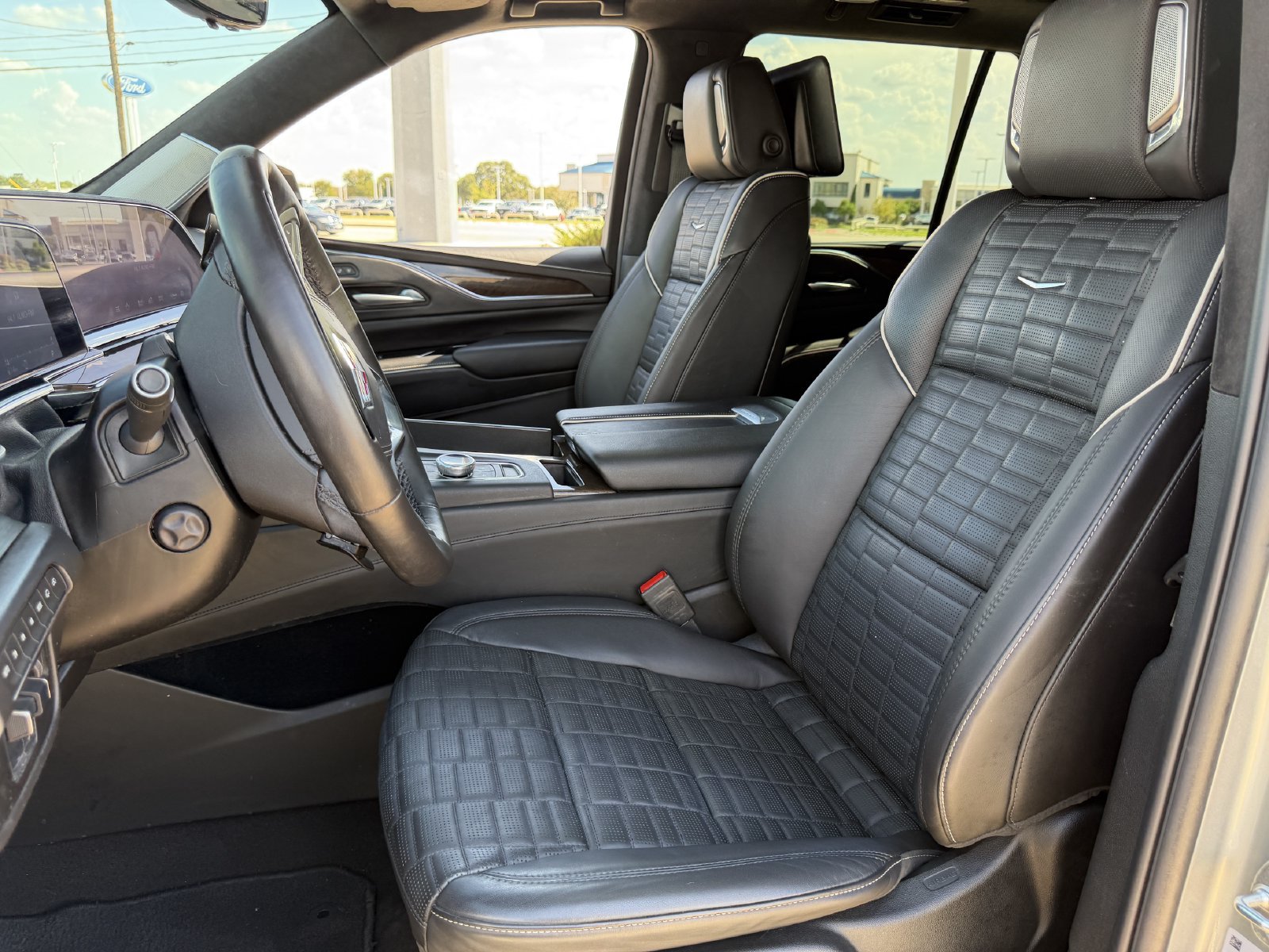 Used 2024 Cadillac Escalade Sport Platinum w/ LPO, ONYX Package AWD/4WD image 26
