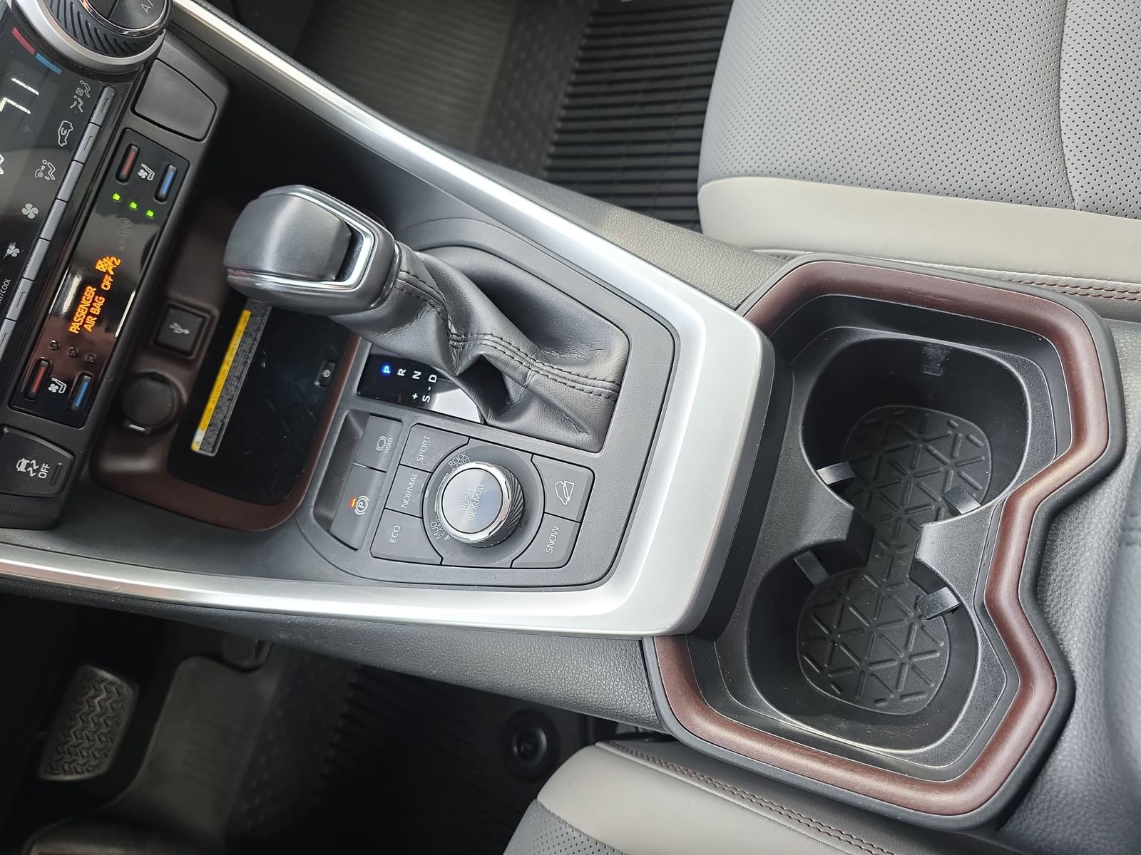 Used 2020 Toyota RAV4 Limited image 25