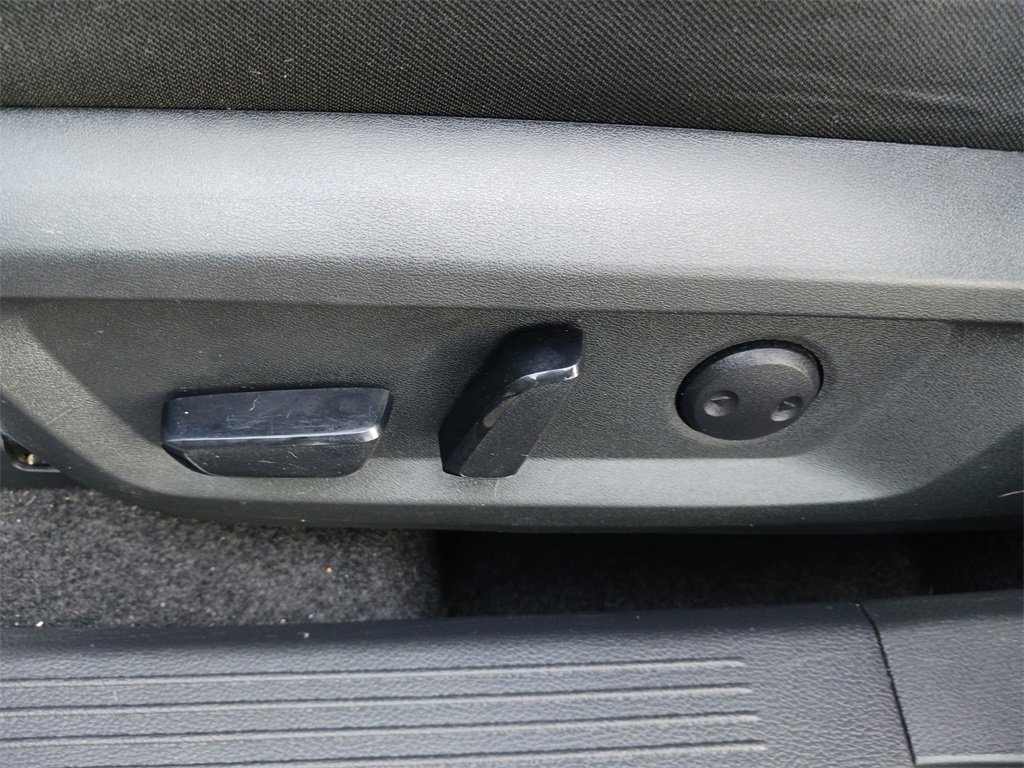 Used 2024 Nissan Rogue SV image 30