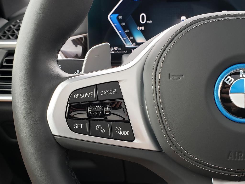 Used 2025 BMW X5 xDrive50e w/ M Sport Package image 28