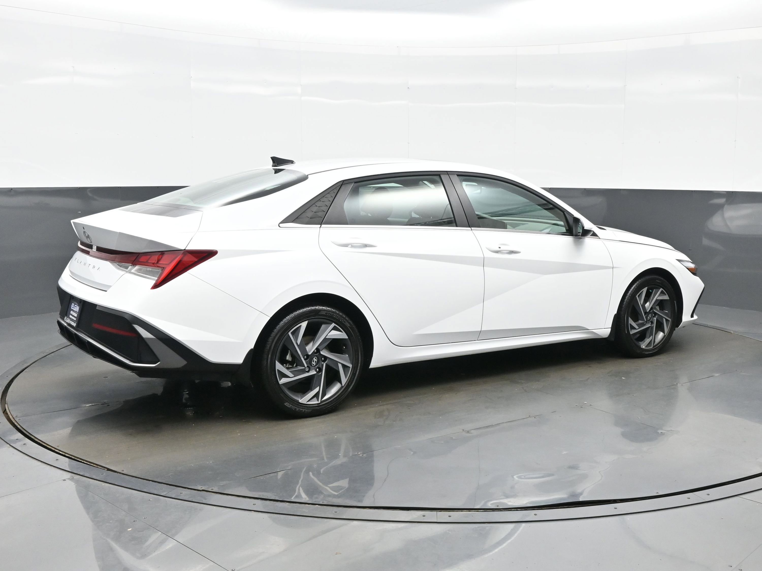 Certified 2025 Hyundai Elantra SEL FWD image 6