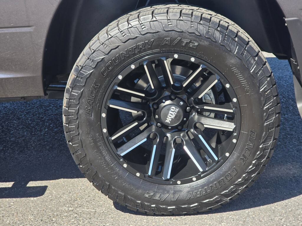Used 2015 RAM 1500 Classic SLT w/ SLT Plus D←cor Group AWD/4WD image 10