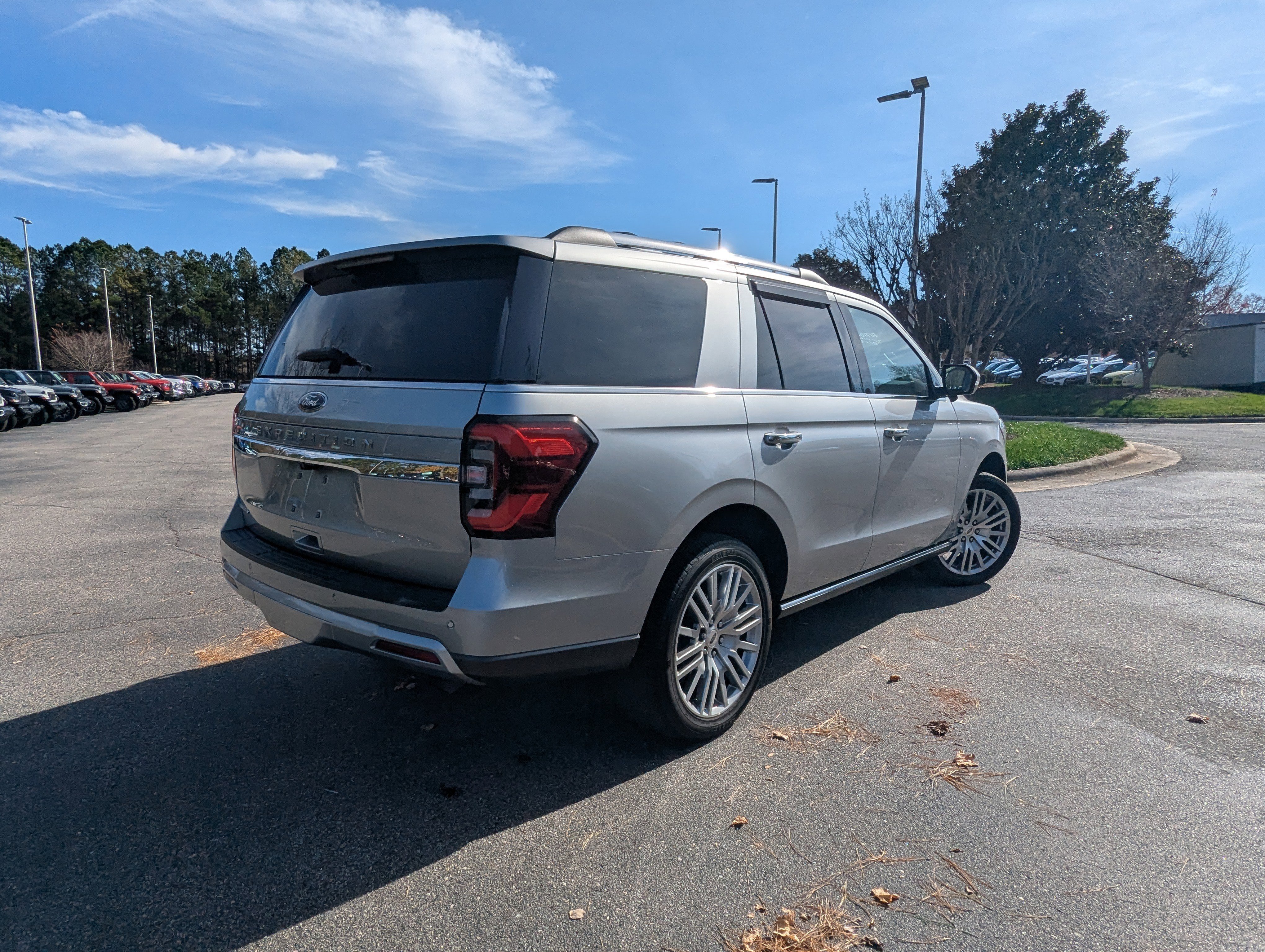 Used 2024 Ford Expedition Limited image 5