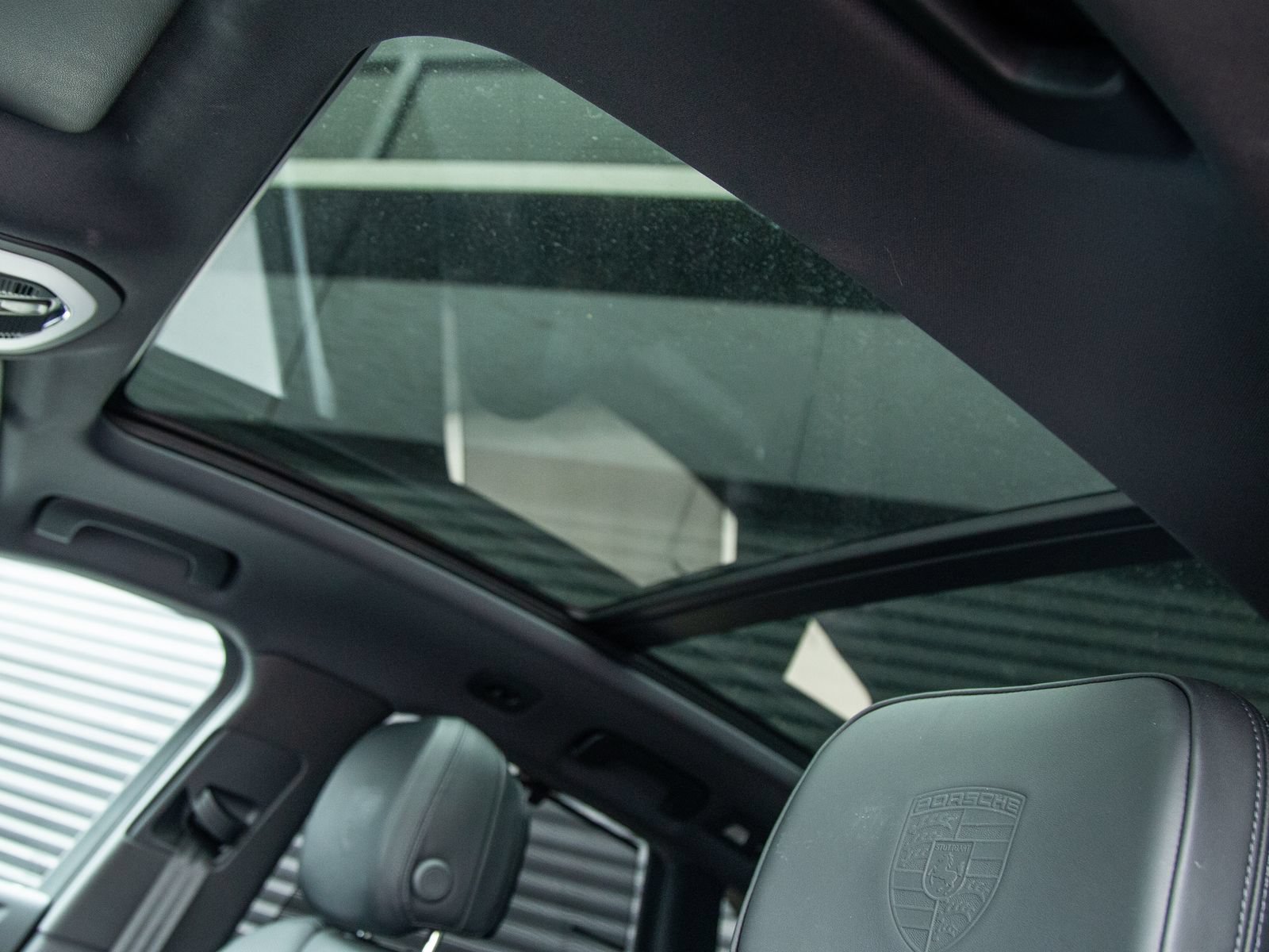 Used 2026 Porsche Macan AWD/4WD image 21