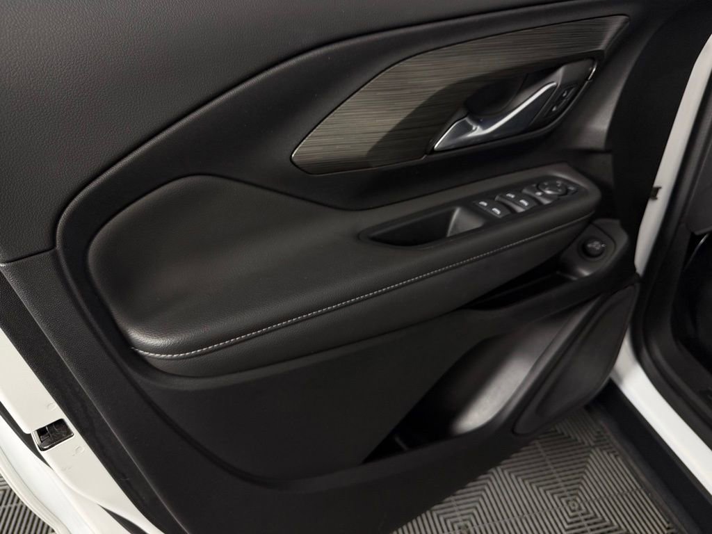 Used 2023 GMC Terrain SLE w/ Driver Convenience Package image 25