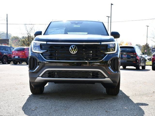 New 2026 Volkswagen Atlas Cross Sport SE image 2