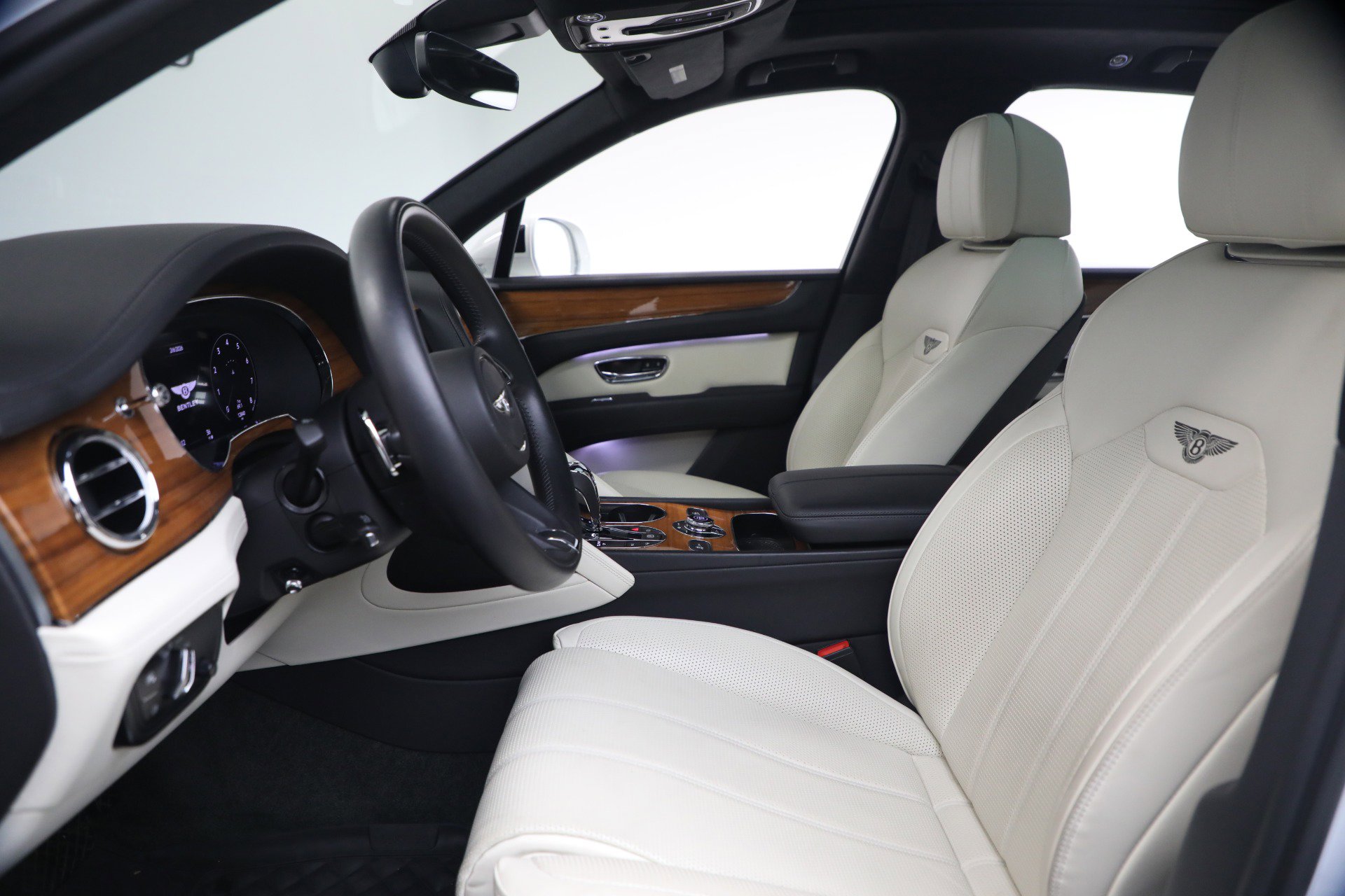 Used 2023 Bentley Bentayga image 20