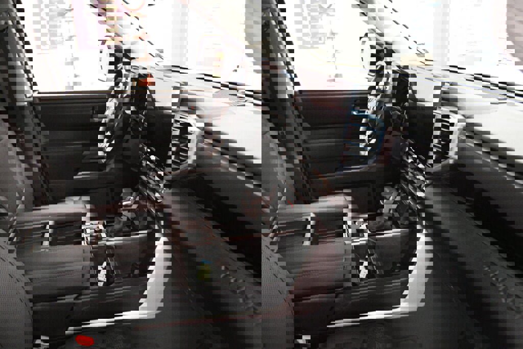 Used 2022 Toyota Tundra SR5 w/ SR5 Premium Package image 27