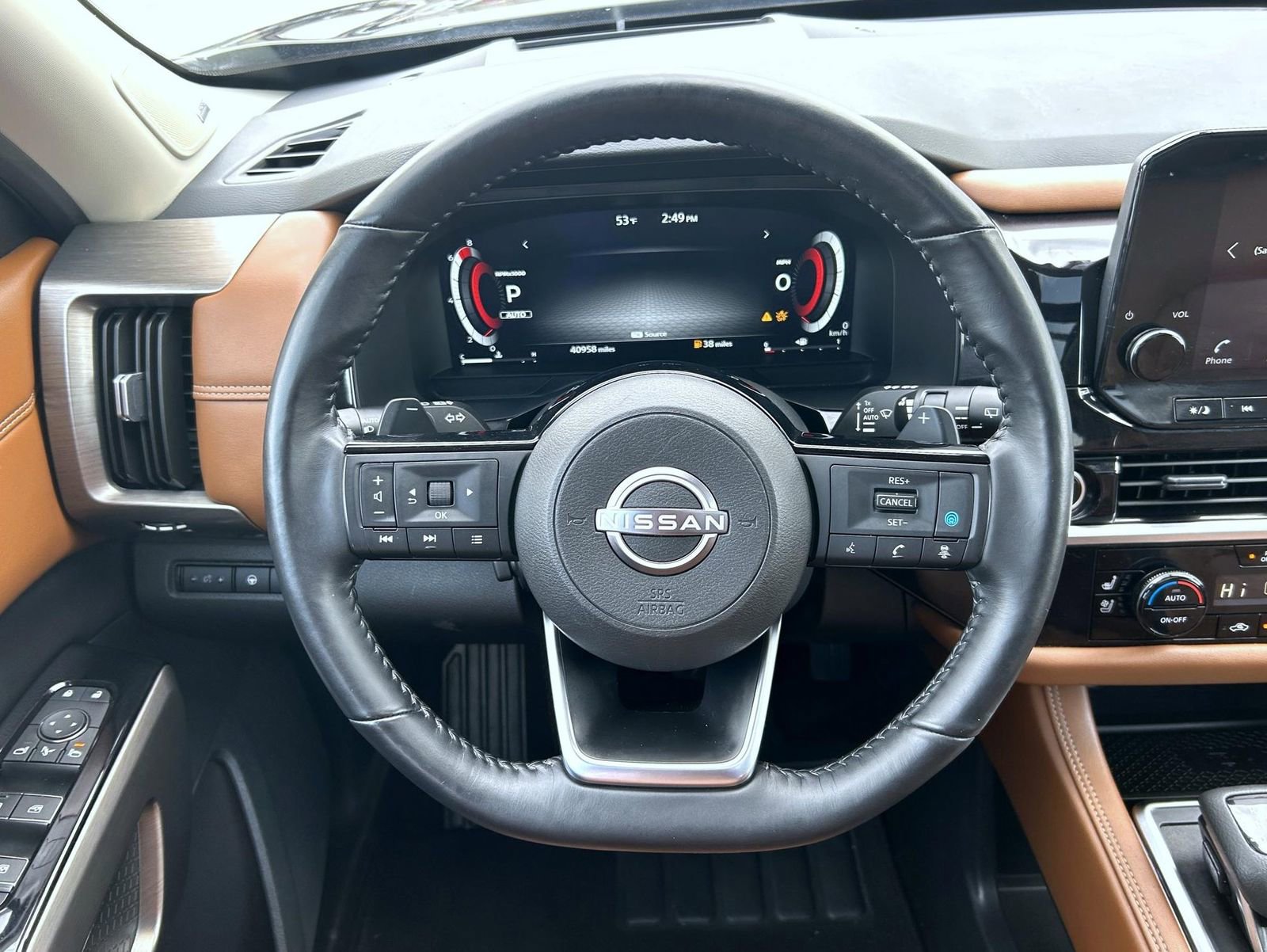 Used 2024 Nissan Pathfinder Platinum image 11