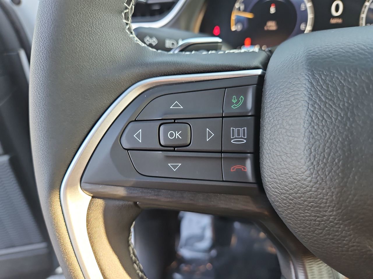 New 2025 Jeep Grand Cherokee L Laredo image 29