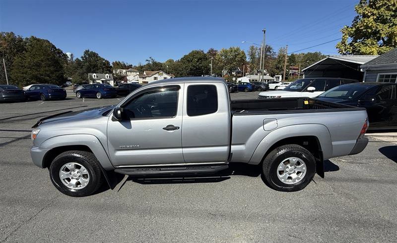 Used 2015 Toyota Tacoma 4x4 Access Cab V6 image 2